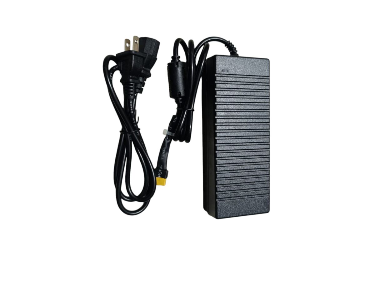 451-SGS-1210-INVERSOR110-240VA12vCAJAREFRIGERANTEBATERIA-1.jpg INVERSOR 110-240V A 12v (CAJA REFRIGERANTE BATERIA) - Imagen 1